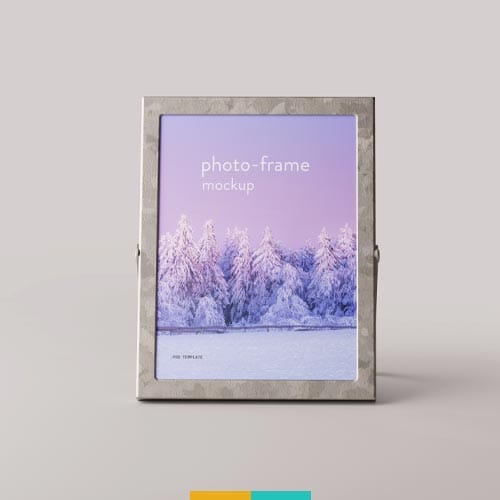 موکاپ قاب عکس استودیو مهدی ثمن گویی