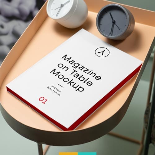 موکاپ مجله روی میز استودیو مهدی ثمن گویی