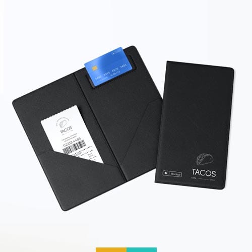 موکاپ کیف پول استودیو مهدی ثمن گویی