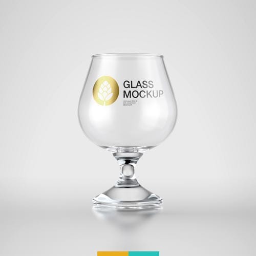 موکاپ لیوان شیشه ای استودیو مهدی ثمن گویی